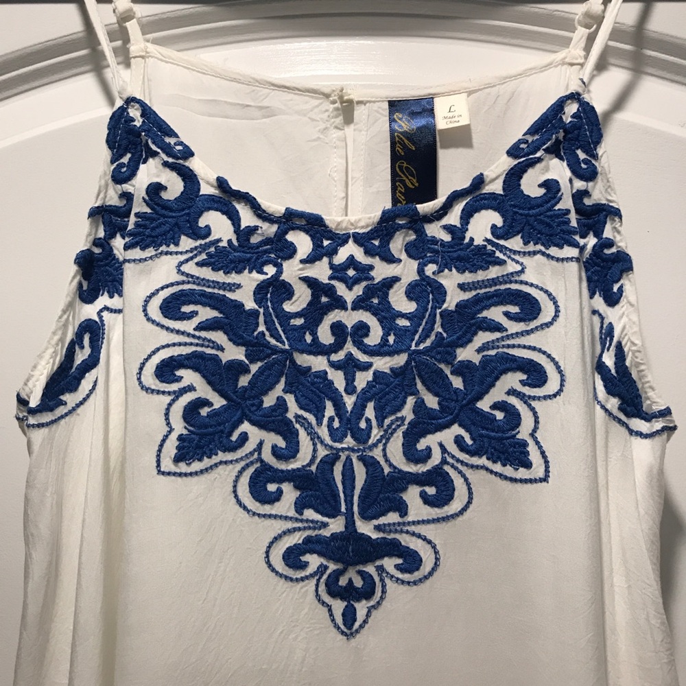 Embroidered Tank - Picture 2 of 5